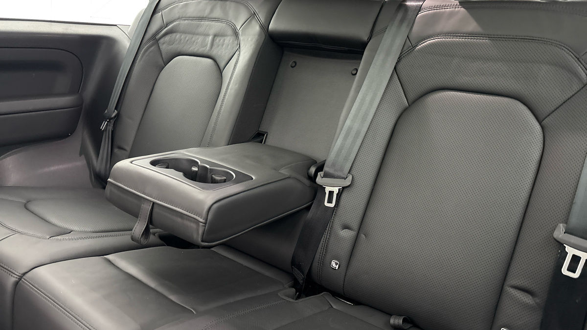 Land Rover Defender 90 Image 9