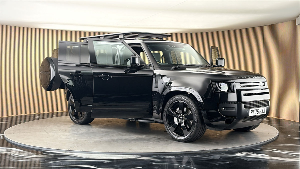 More views of Land Rover Defender 110