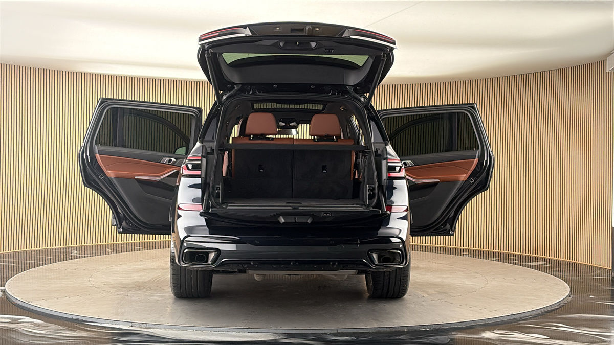 More views of BMW X7