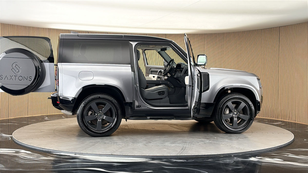 More views of Land Rover Defender 90