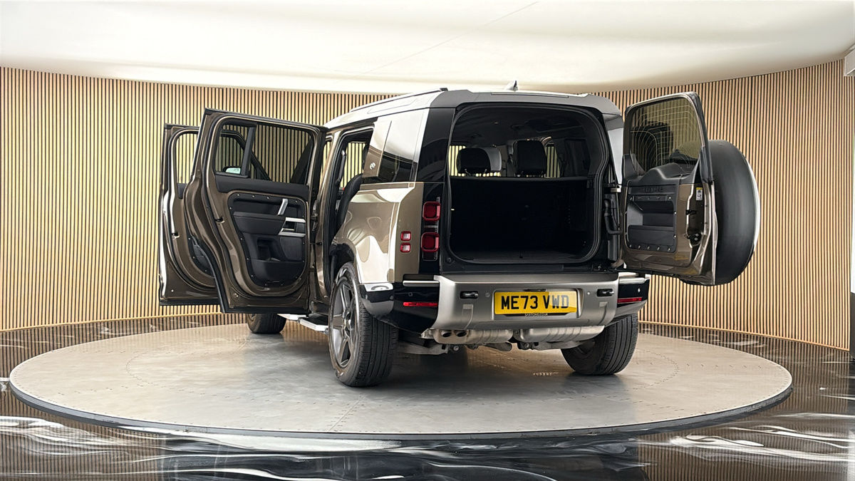 More views of Land Rover Defender 110