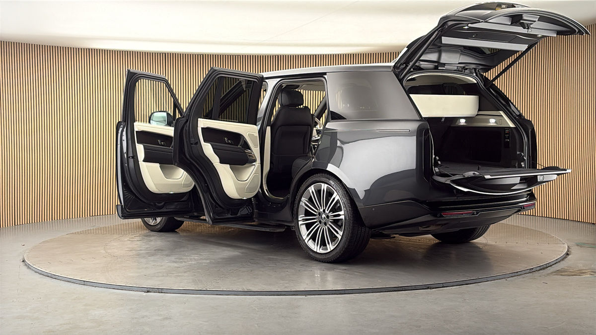 More views of Land Rover Range Rover