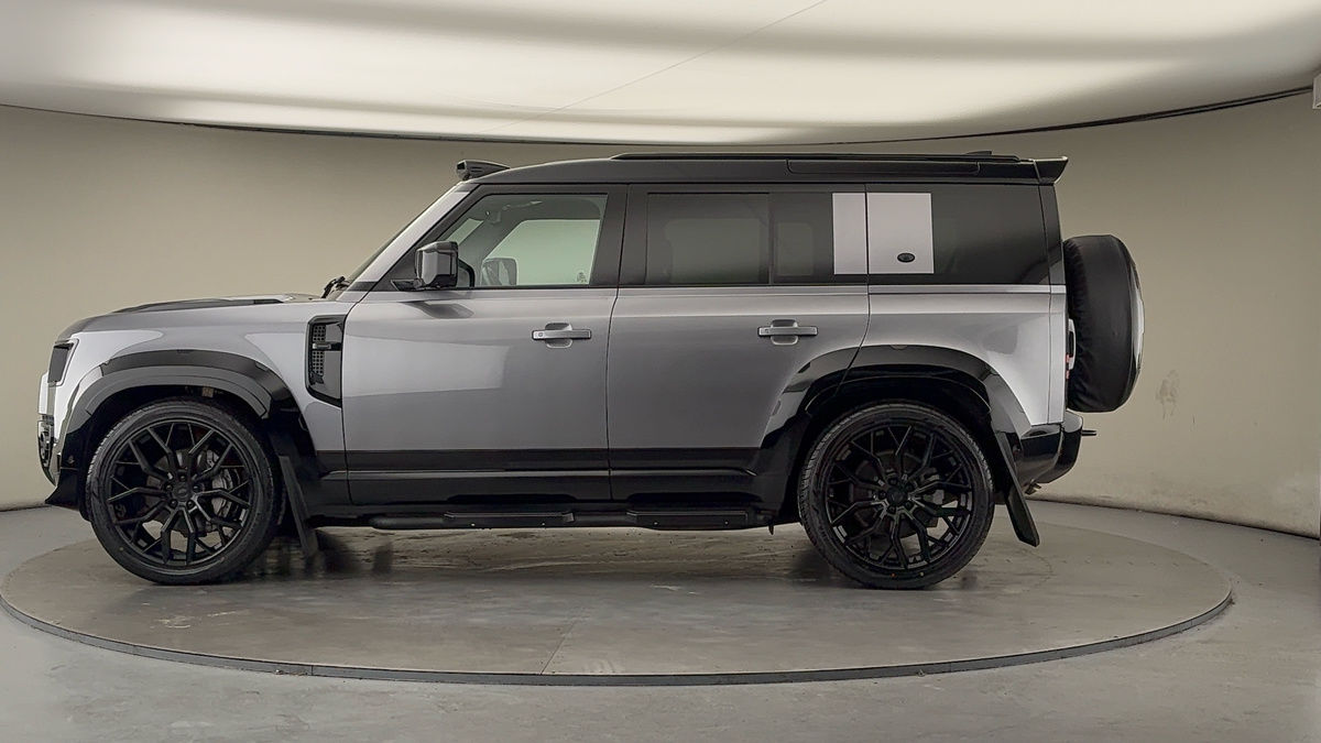 Land Rover Defender 110 Urban Image 15