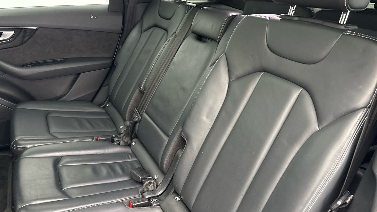 Audi Q7 Image 8