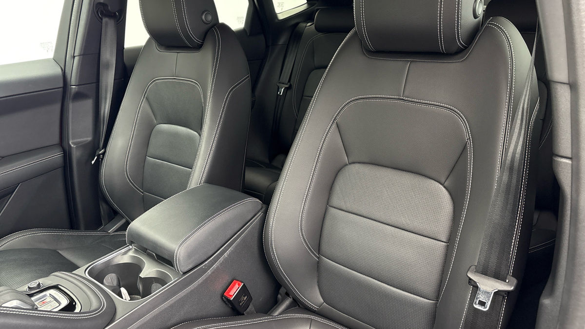 Jaguar E-PACE Image 7