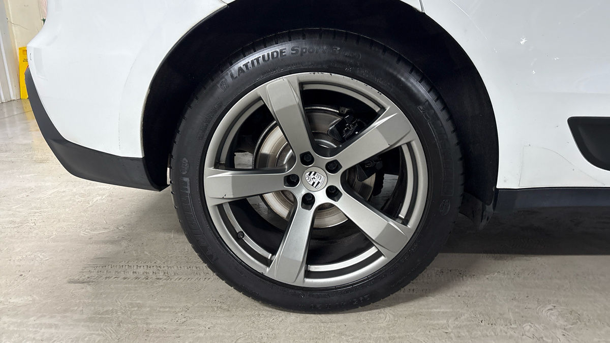 Porsche Macan Image 10