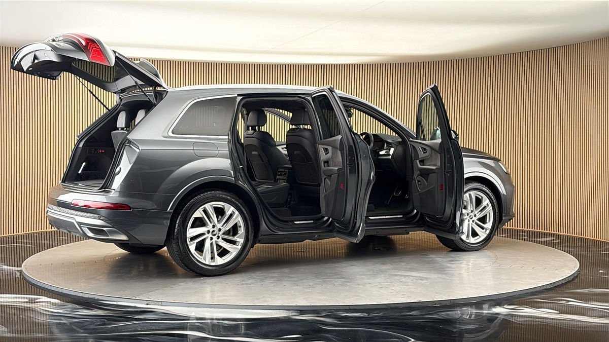 More views of Audi Q7