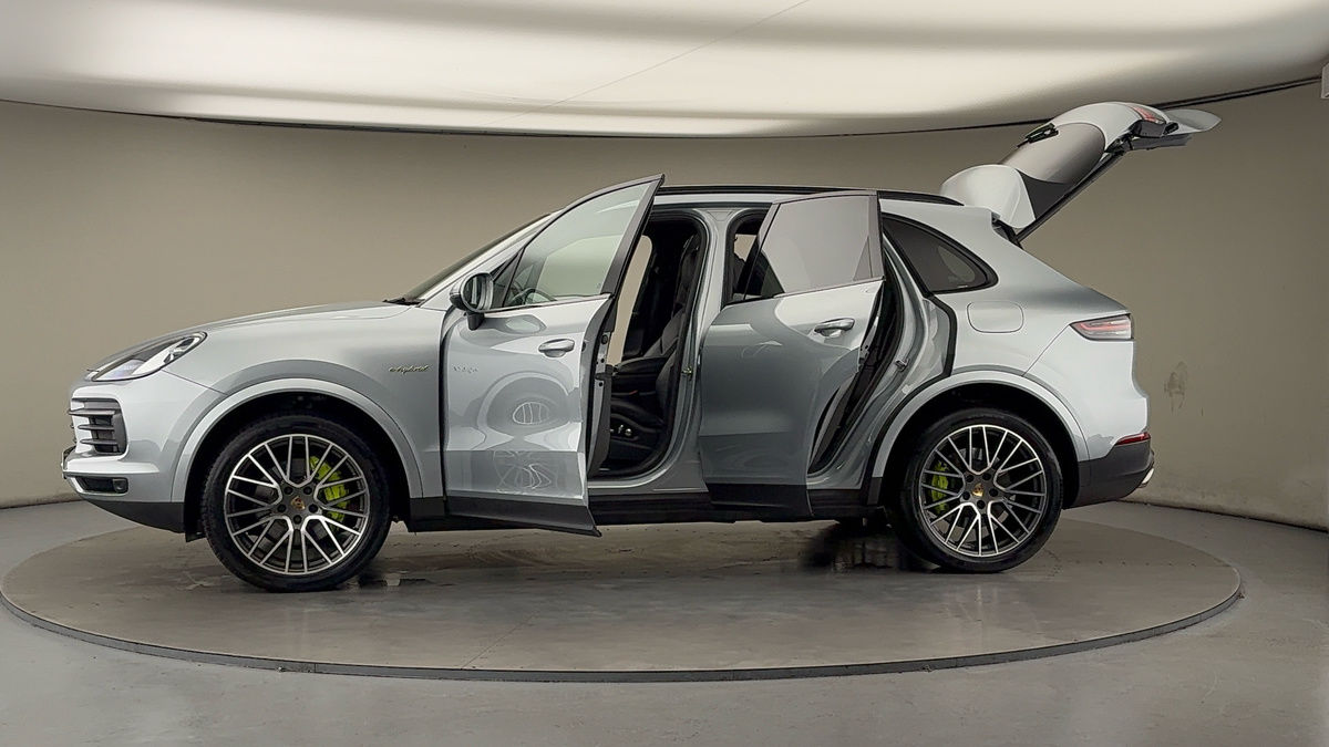 More views of Porsche Cayenne