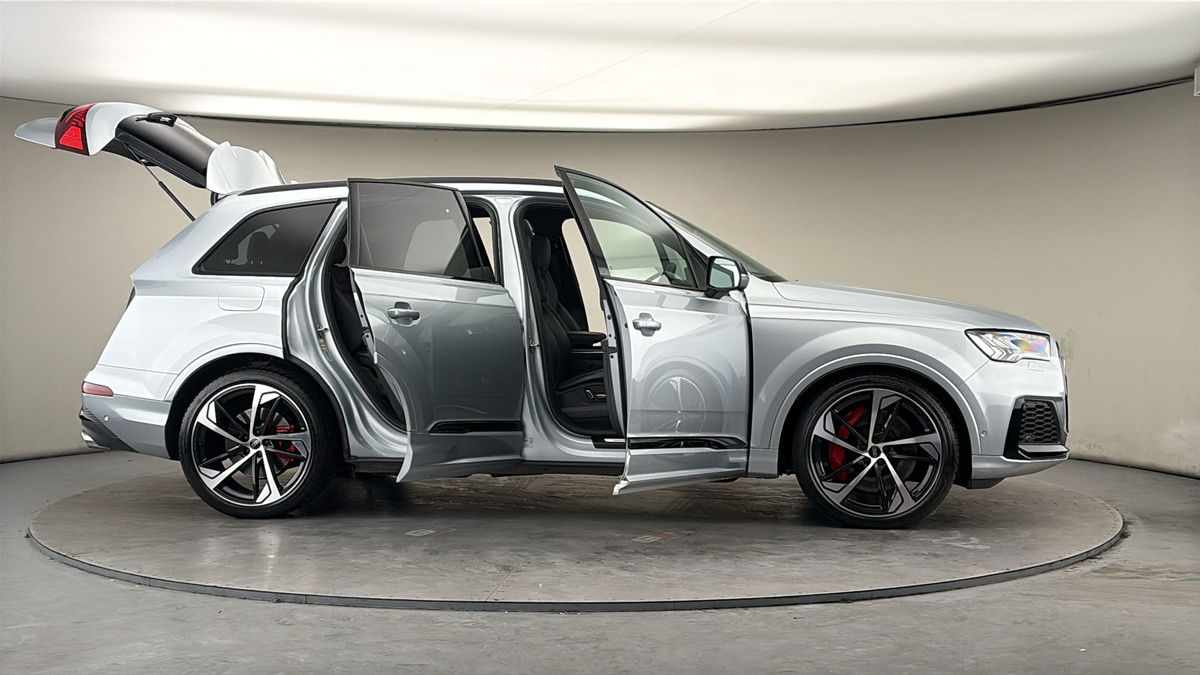 More views of Audi SQ7