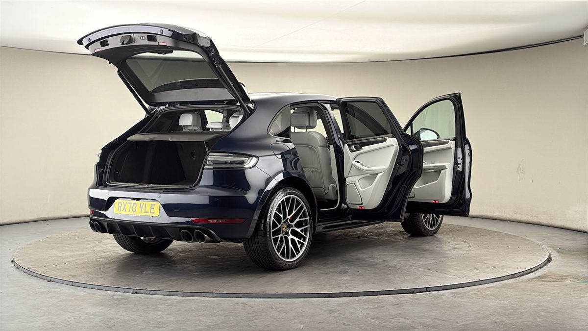 More views of Porsche Macan