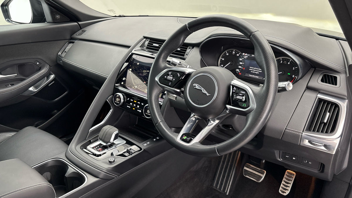 Jaguar E-PACE Image 5