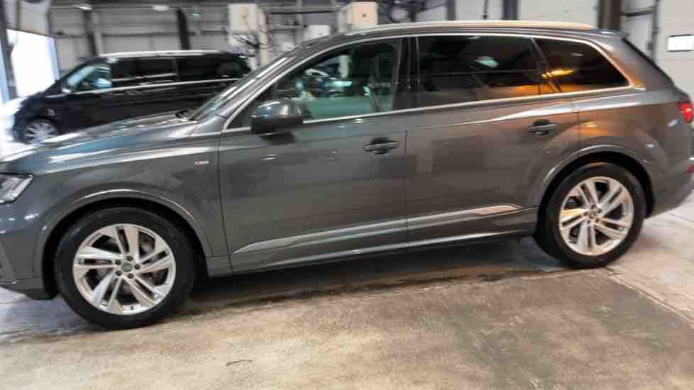 More views of Audi Q7