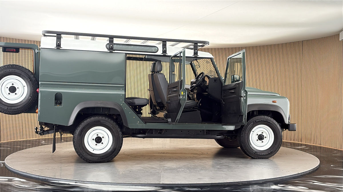 More views of Land Rover Defender 110
