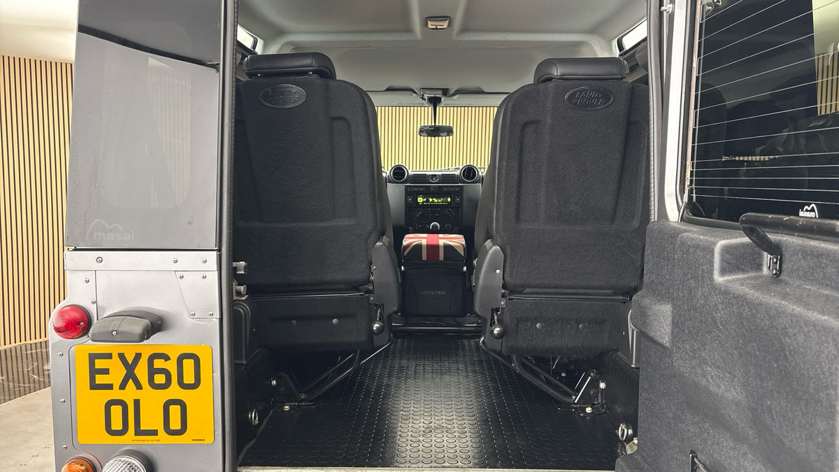 Land Rover Defender 90 Image 11