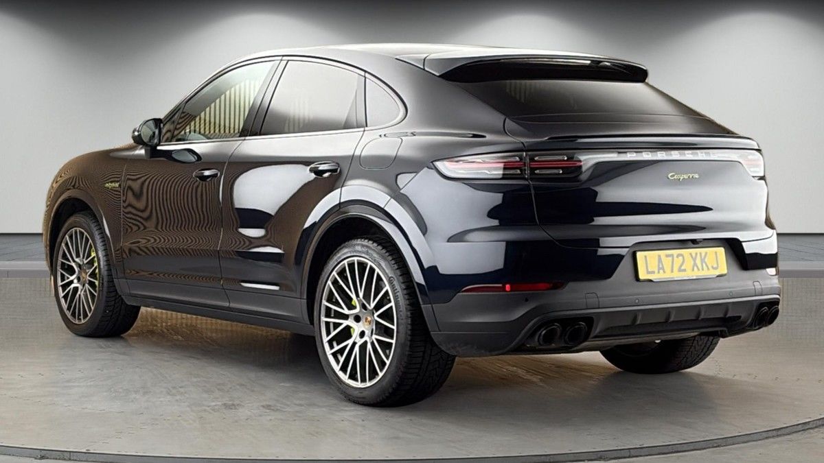 Porsche Cayenne Image 2