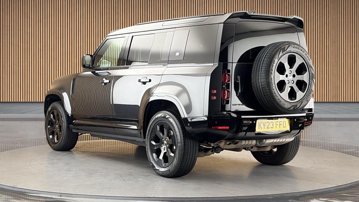 Land Rover Defender 110 Image 2