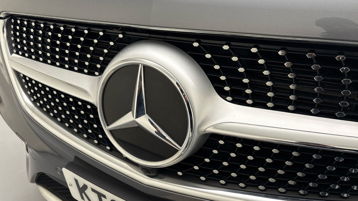 Mercedes-Benz V Class Image 24