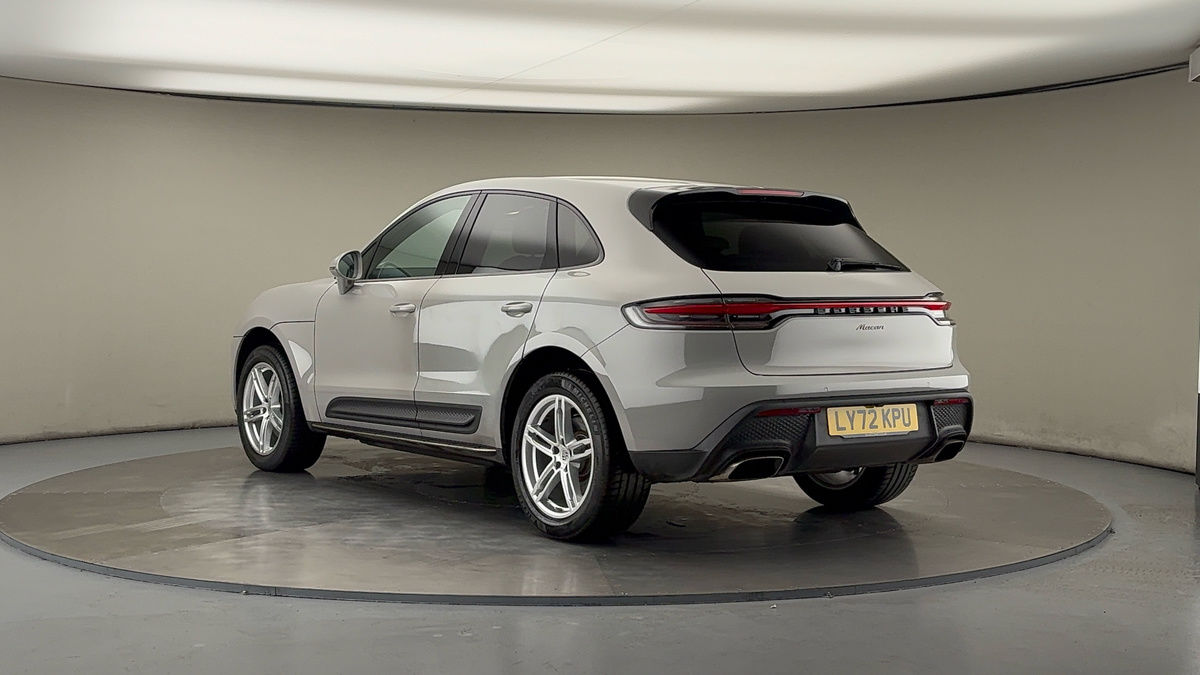 Porsche Macan Image 2