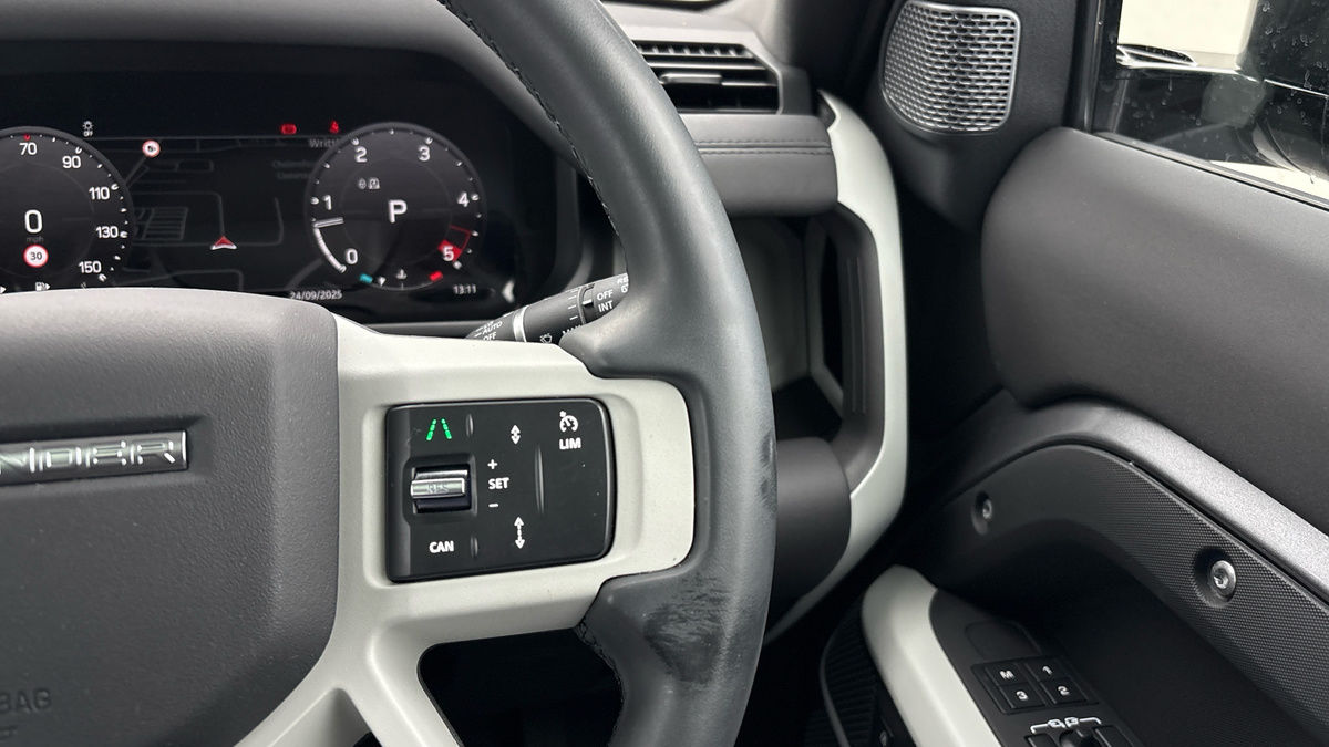 Land Rover Defender 110 Urban Image 14