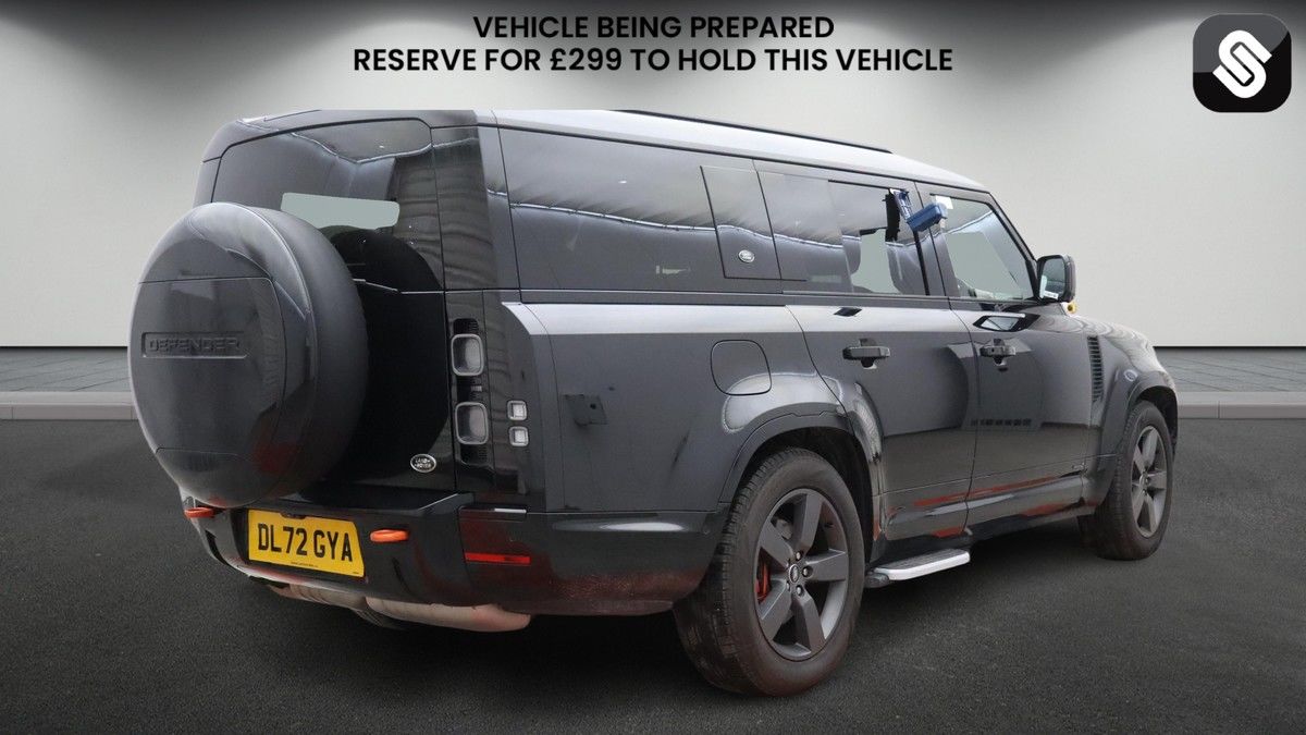 Land Rover Defender 130 Image 4