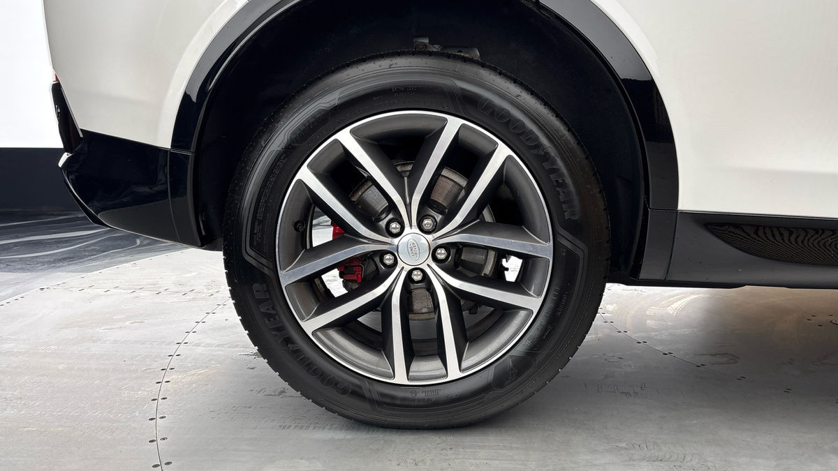 Land Rover Discovery Sport Image 10