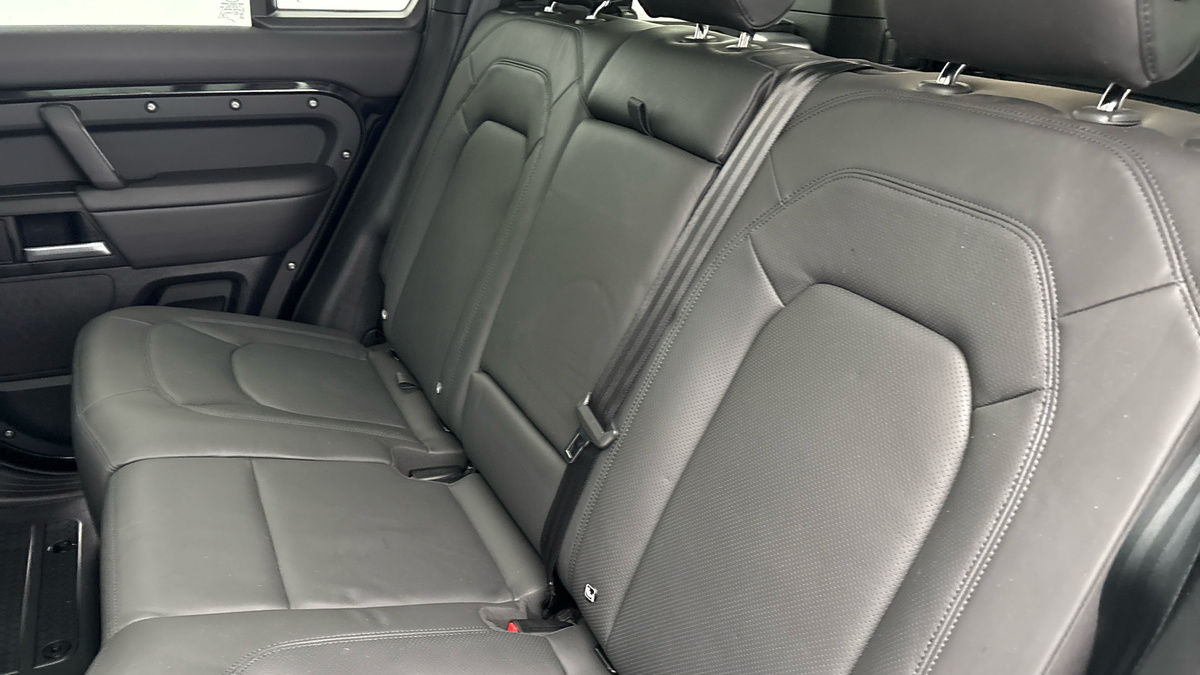 Land Rover Defender 110 Urban Image 14