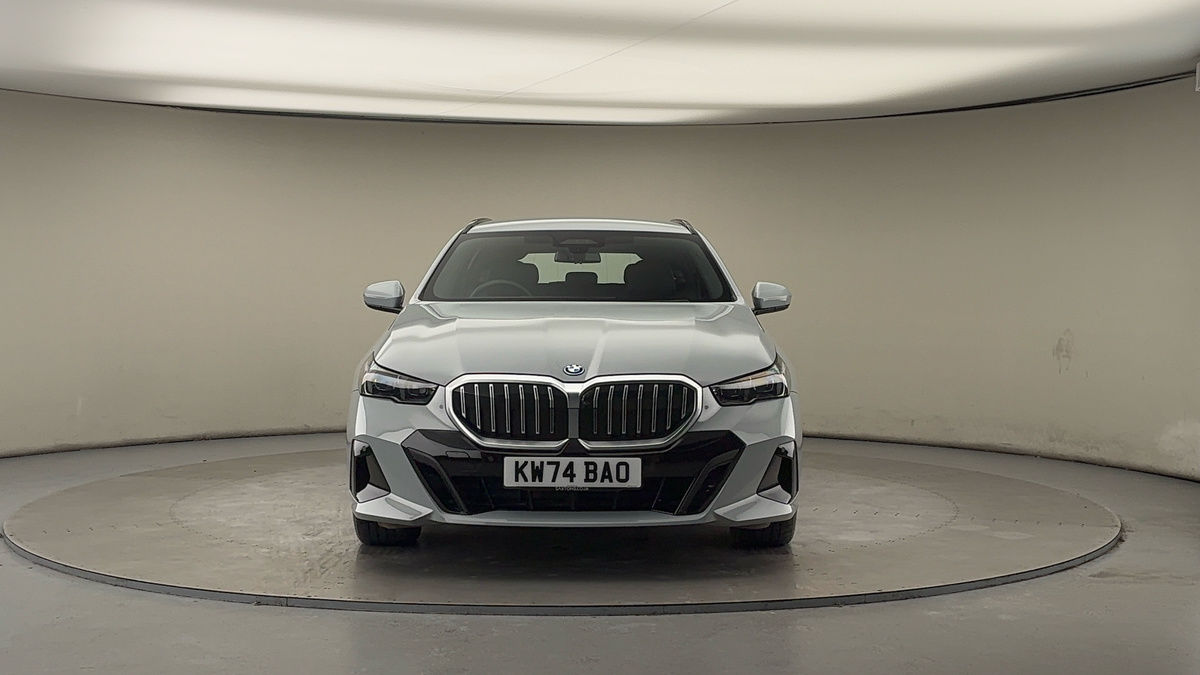 BMW 5 Series Image 3