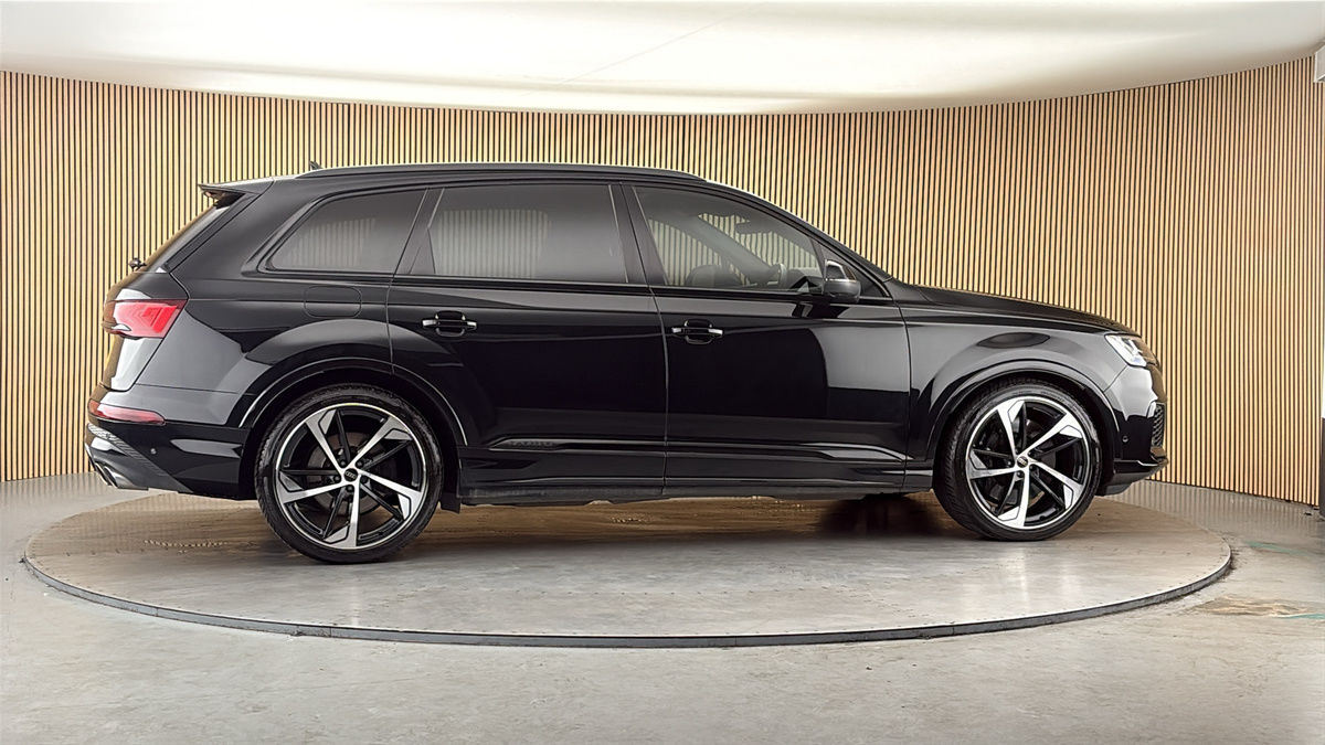 More views of Audi SQ7