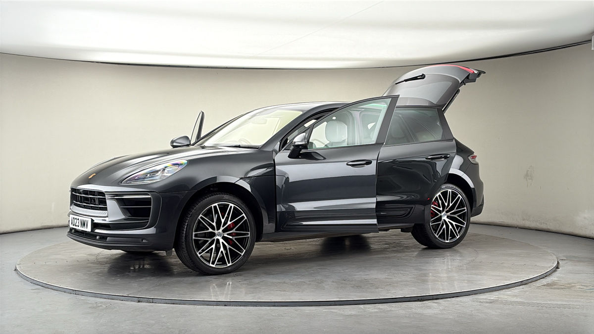 More views of Porsche Macan