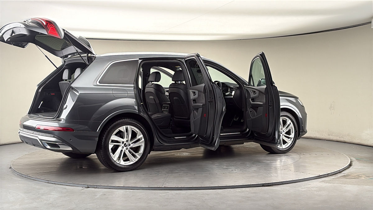 More views of Audi Q7