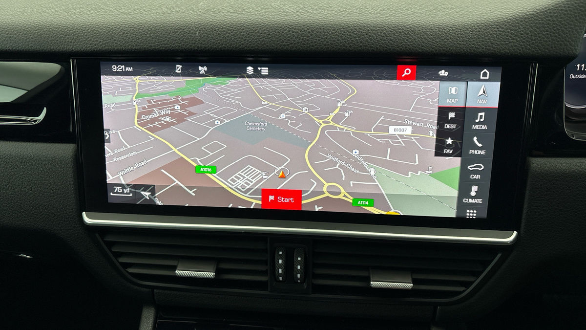 Porsche Cayenne Image 17