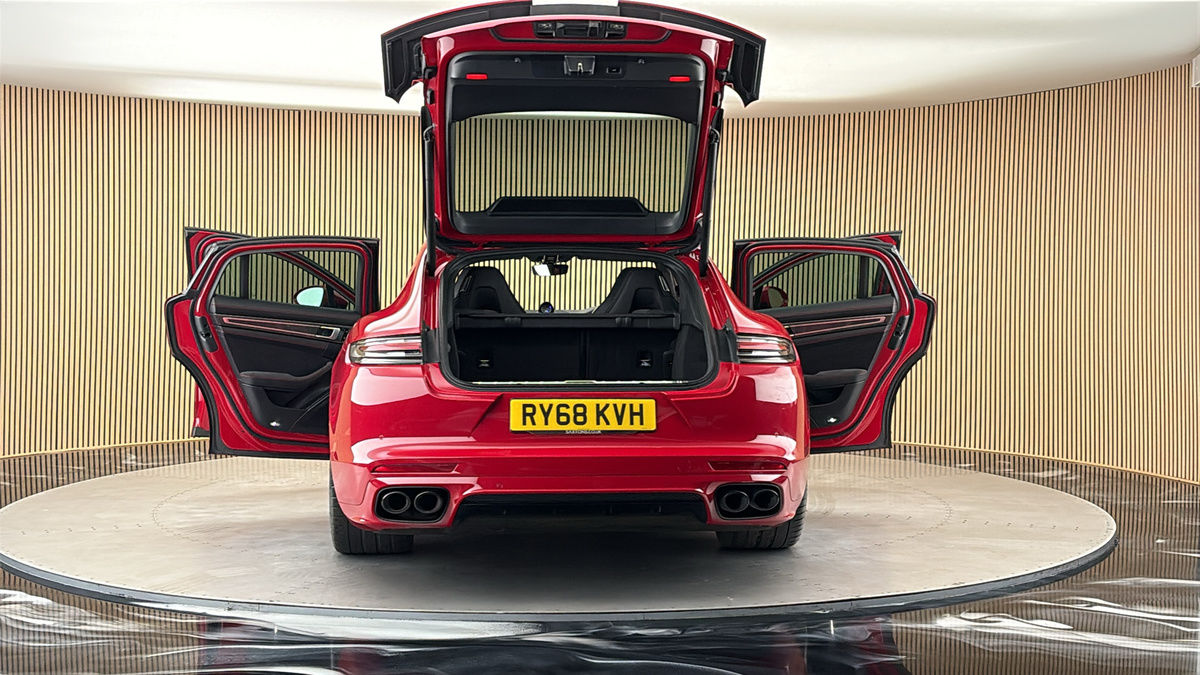 More views of Porsche Panamera