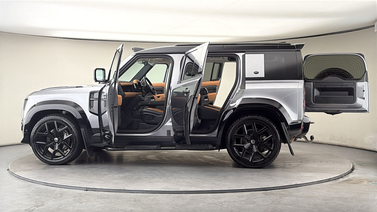 More views of Land Rover Defender 110