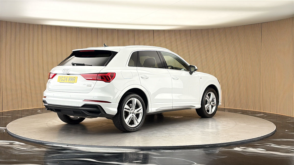 Audi Q3 Image 21
