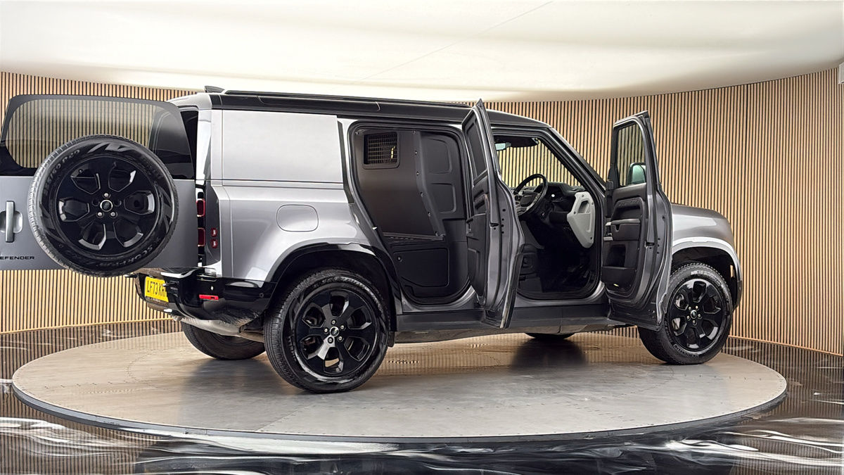 More views of Land Rover Defender 110