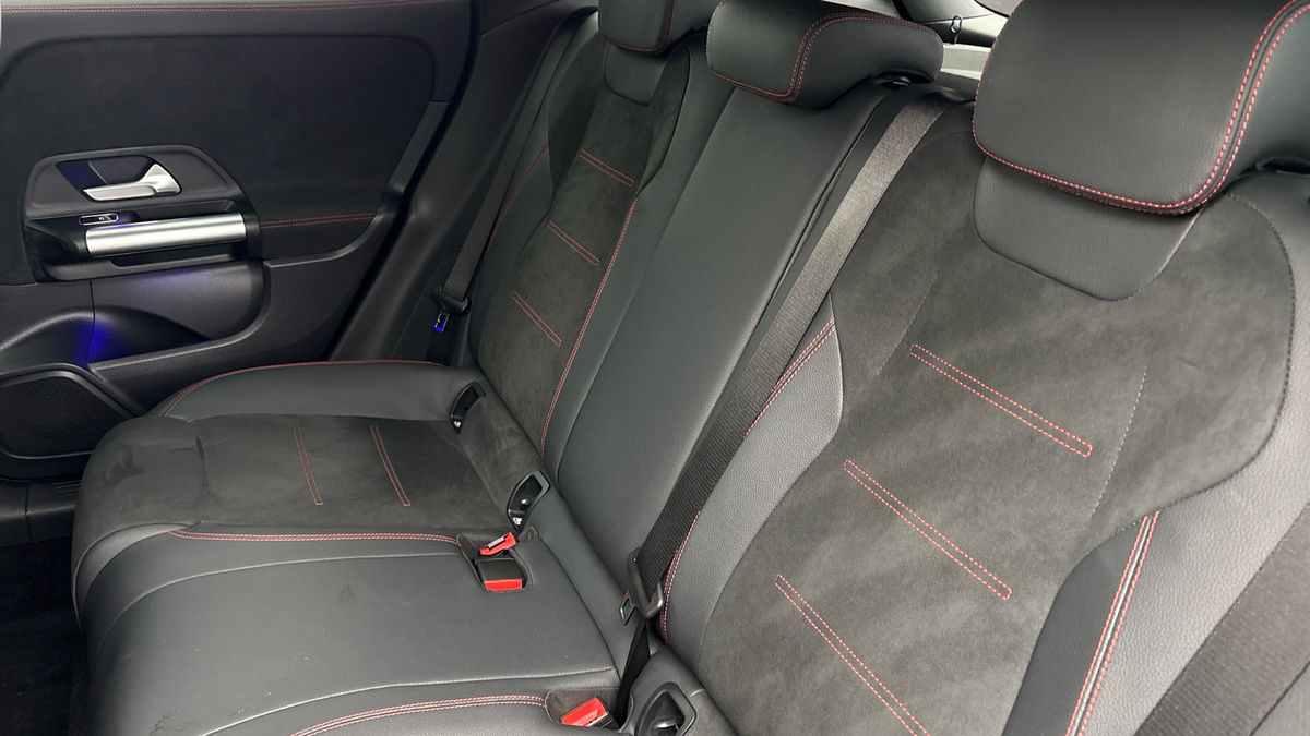 Mercedes-Benz GLA Image 8