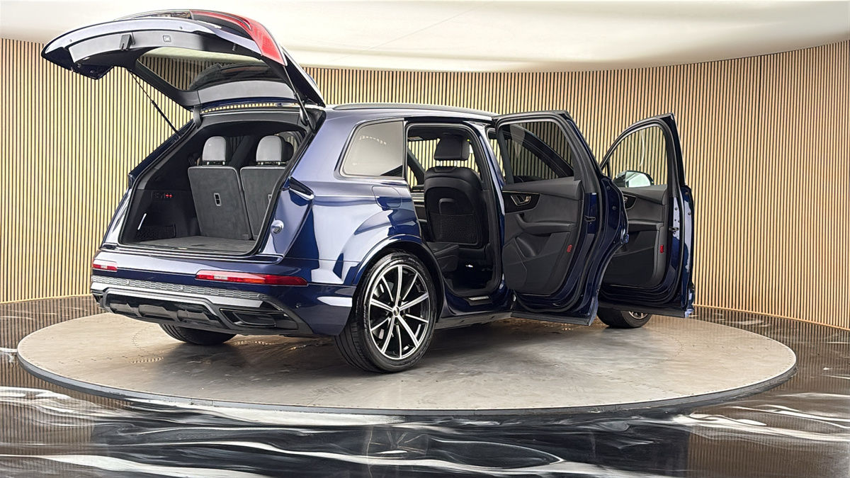 More views of Audi Q7