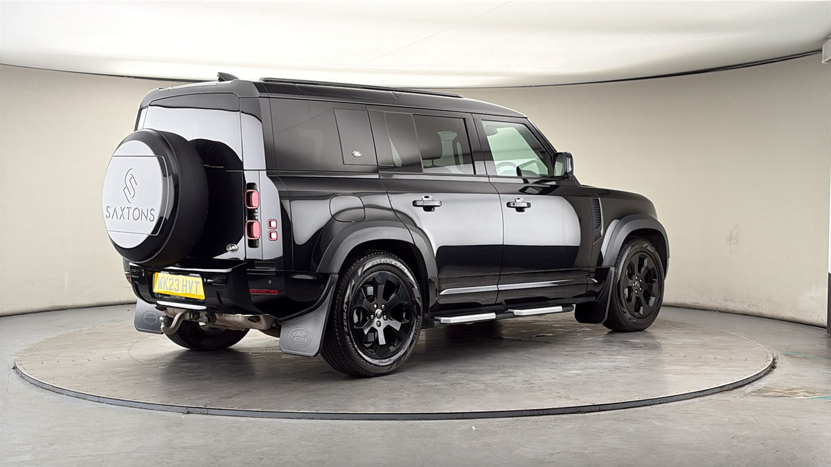 Land Rover Defender 110 Image 21