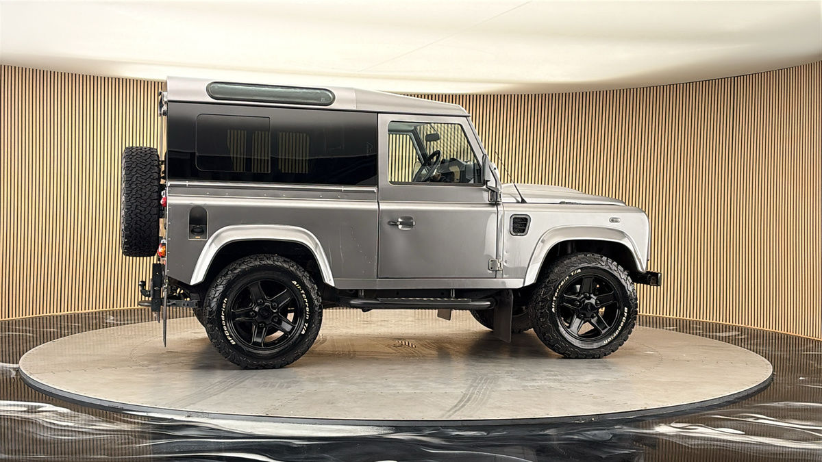 More views of Land Rover Defender 90