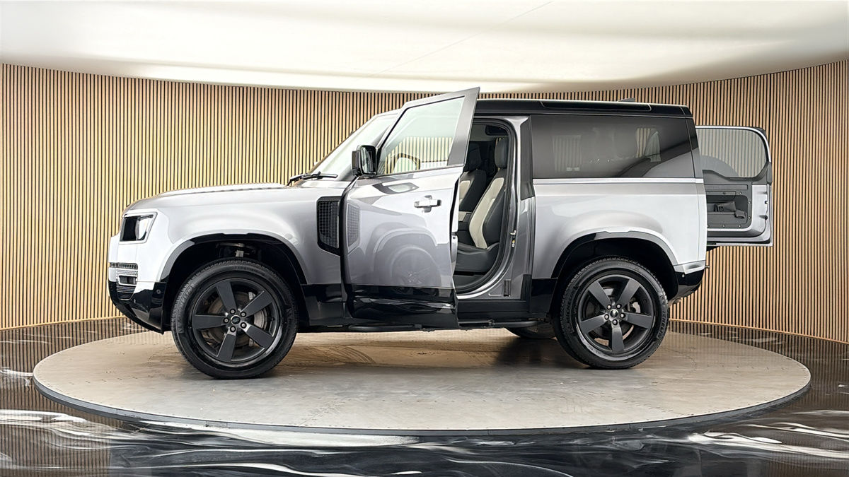 More views of Land Rover Defender 90