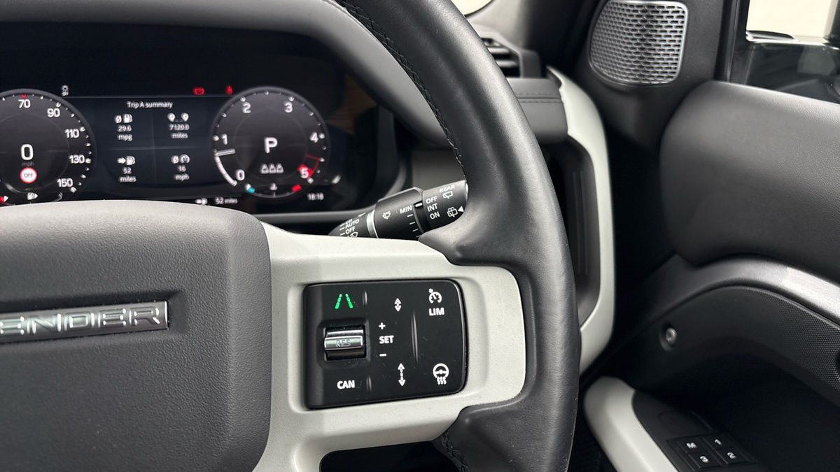 Land Rover Defender 110 Urban Image 14