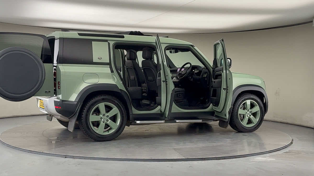 More views of Land Rover Defender 110