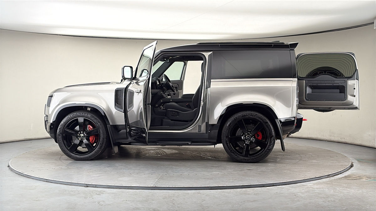 More views of Land Rover Defender 90