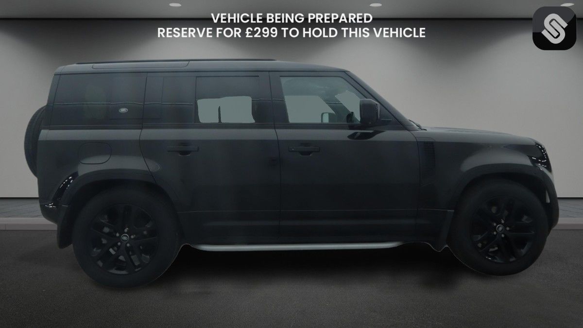 Land Rover Defender 110 Image 5