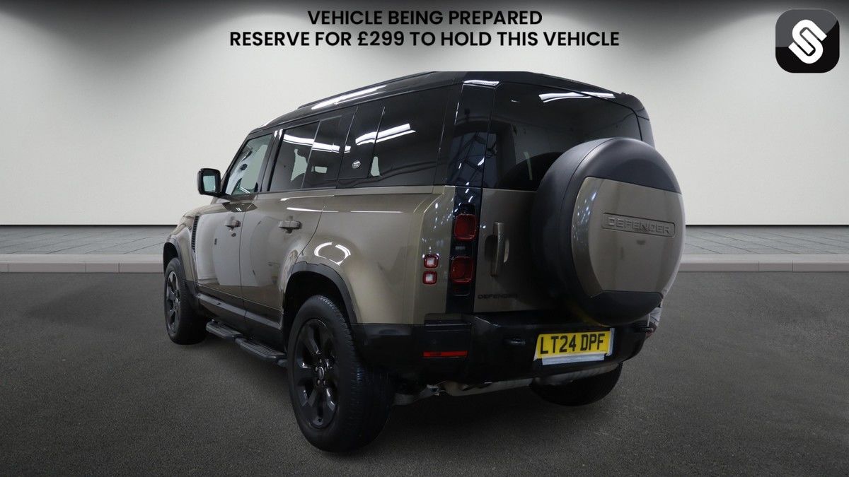 Land Rover Defender 110 Image 3