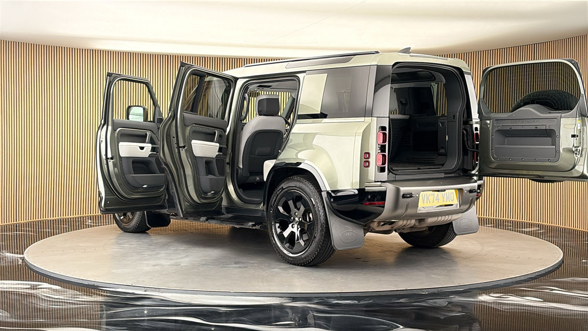 More views of Land Rover Defender 110