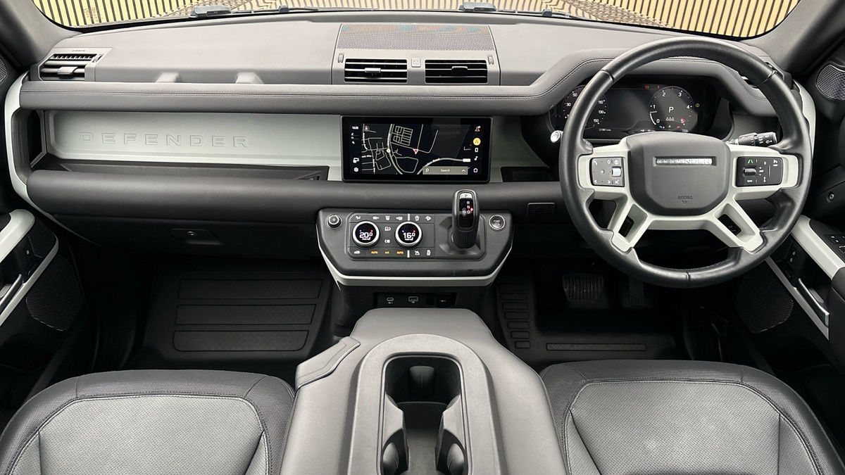 Land Rover Defender 110 Image 12