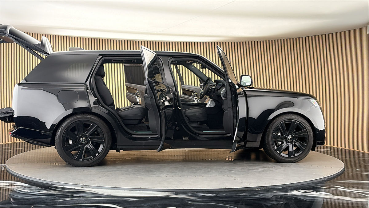 More views of Land Rover Range Rover