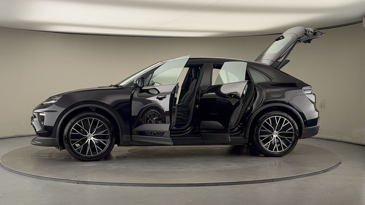 More views of Porsche Macan