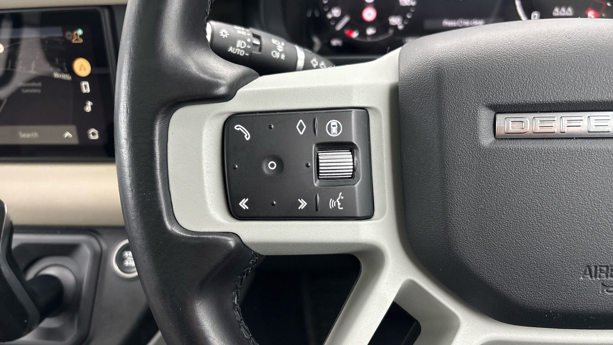 Land Rover Defender 110 Image 13